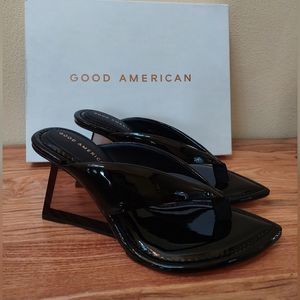 NIB! Good American Black Patent Smoke Colored Heel Wedge Sandals - Size 8